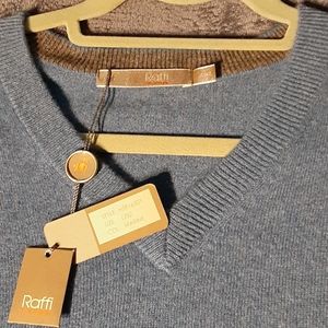 I'm selling a never worn Raffi cashmere sweater